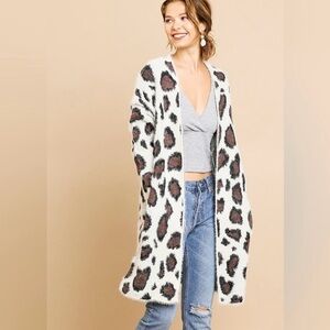 NWT Umgee Animal Print Long Sleeve
Fuzzy Cardigan, White/Brown
